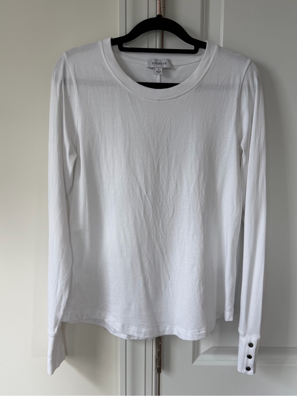Evereve White Long Sleeve Crewneck Button-Cuff Top